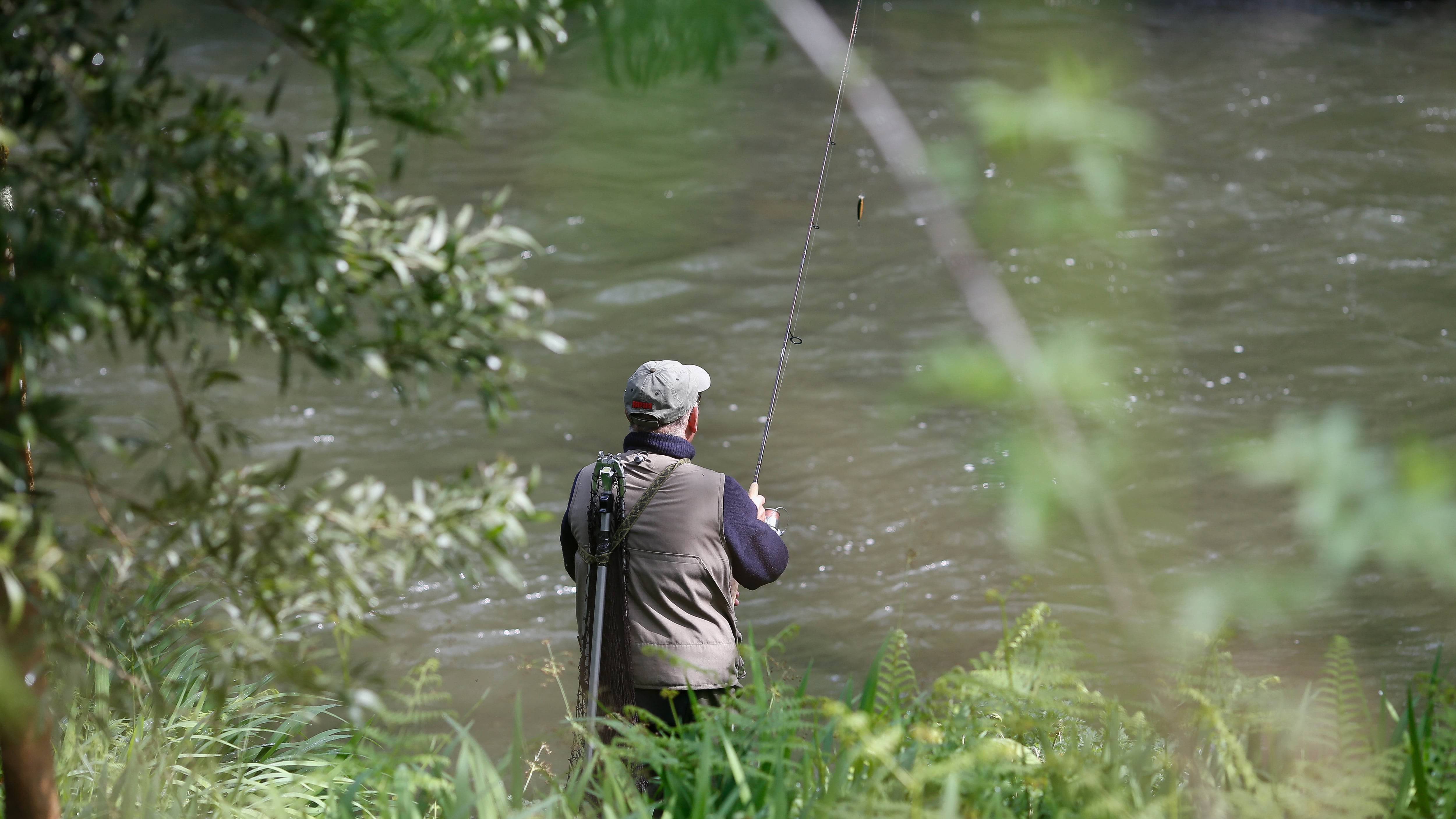 La pesca del salmón tiene los días contados en Asturias: el Principado quiere prohibirla en 2027, pero manteniendo el tradicional ‘campanu’