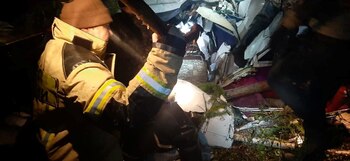 Un especialista de emergencia trabaja