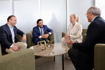 Ulloa ya sostuvo un encuentro con el alcalde de Cali, Alejandro Eder, y la gobernadora del Valle del Cauca, Dilian Francisca Toro - crédito @alejoeder/X