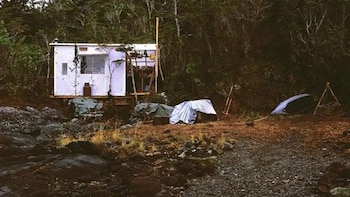 Kull construyó su propia cabaña