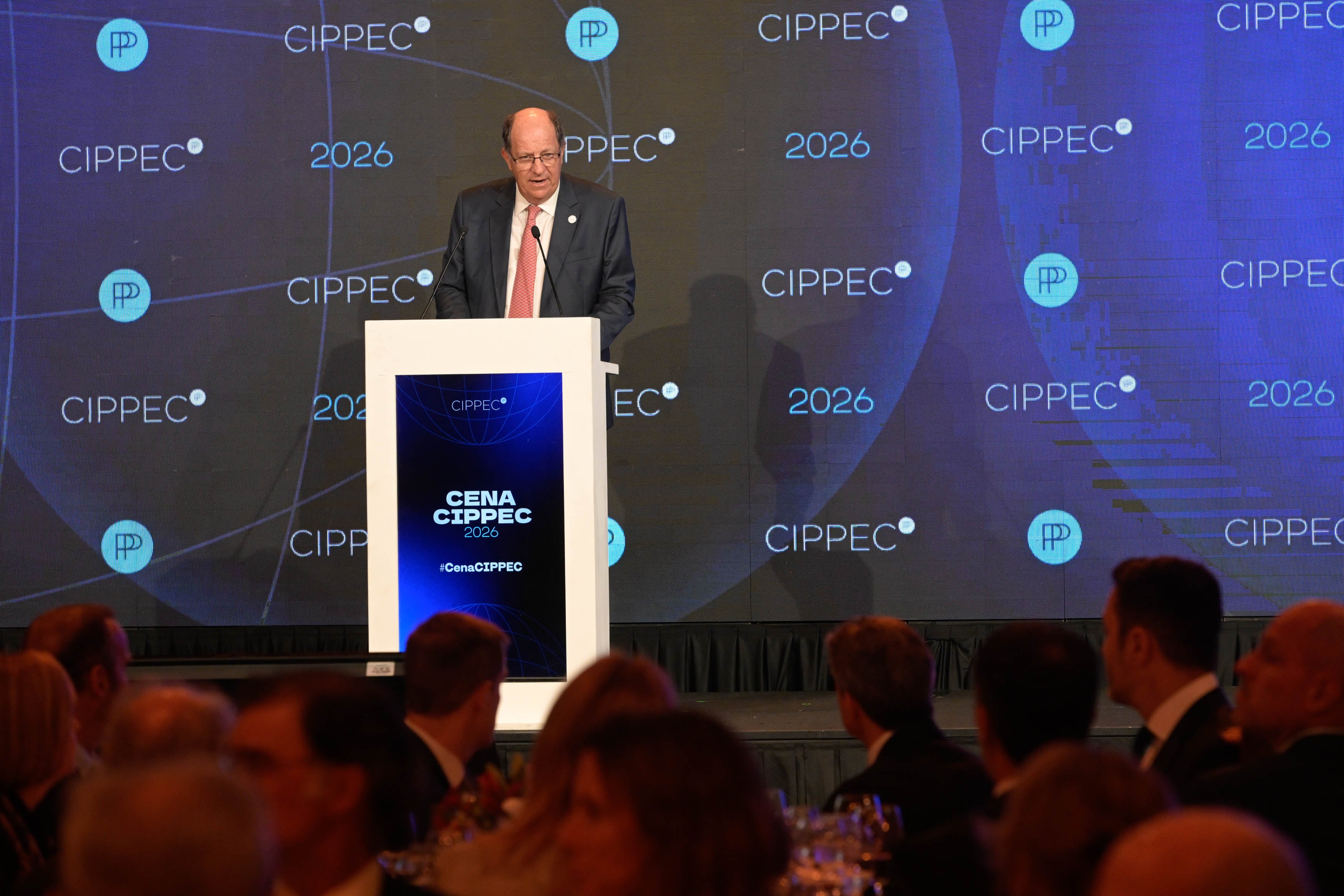 El presidente del Consejo de Administración de Cippec, José Orlando, pronunció el discurso de bienvenida de la cena anual