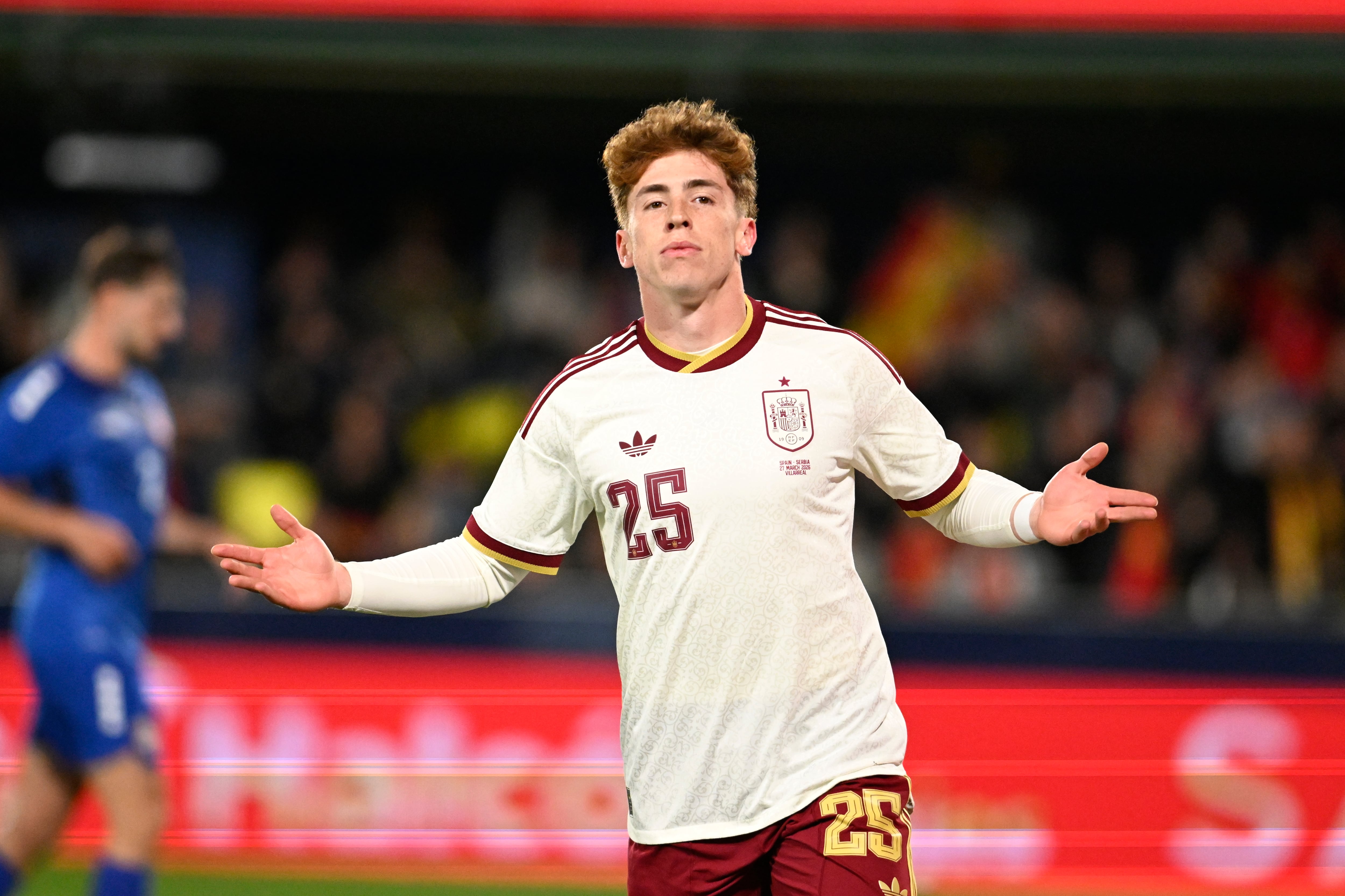 Víctor Muñoz celebra el tercer gol de España frente a Serbia en el estadio de La Cerámica, Villarreal. Foto: EFE/Andreu Esteban