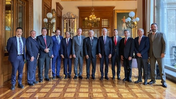 Los mandatarios del tricolor mostraron su respaldo al nuevo modelo de salud a pesar de las críticas y polémicas que señalaron funcionarios del PAN en días pasados. (Foto: Twitter@lopezobrador_)