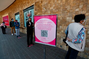 Ciudad de México reabre centros comerciales pese a la presión hospitalaria