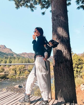 Paula Chaves de vacaciones porteando