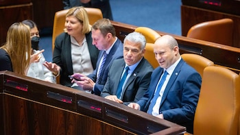 Yair Lapid y Naftali Bennett acuerdan presentarse juntos frente a Netanyahu en las próximas elecciones de Israel