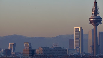 La compraventa de vivienda en los barrios de Madrid con el aire más sucio cae más de un 3% por la contaminación