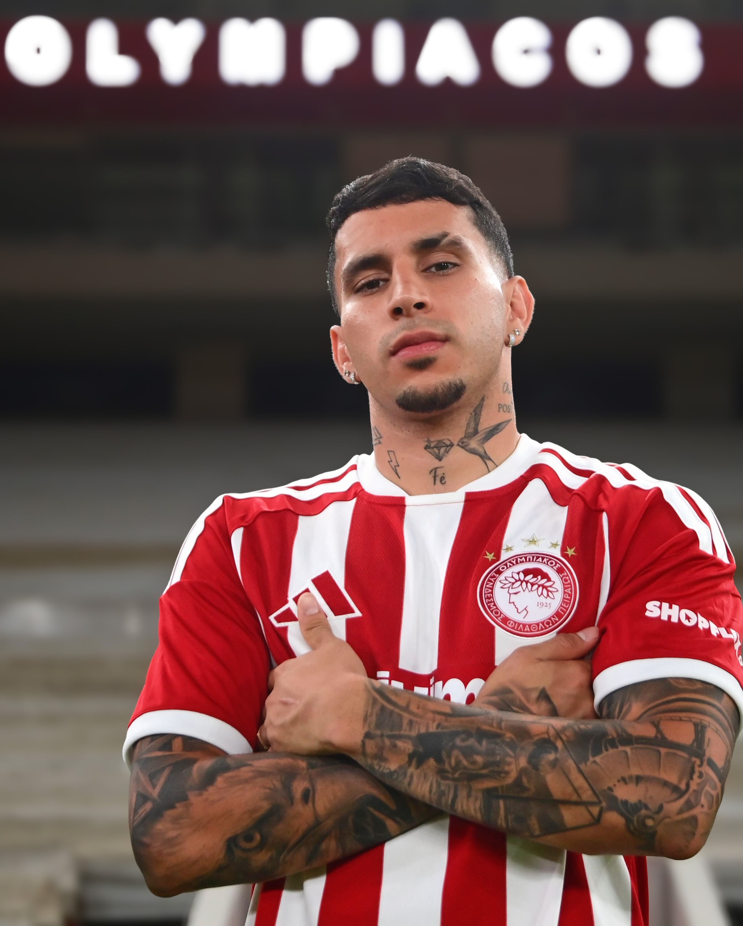 El exjugador del Racing de Santander de España tendrá su cuarta experiencia en el fútbol europeo tras -crédito @olympiacosfc/X