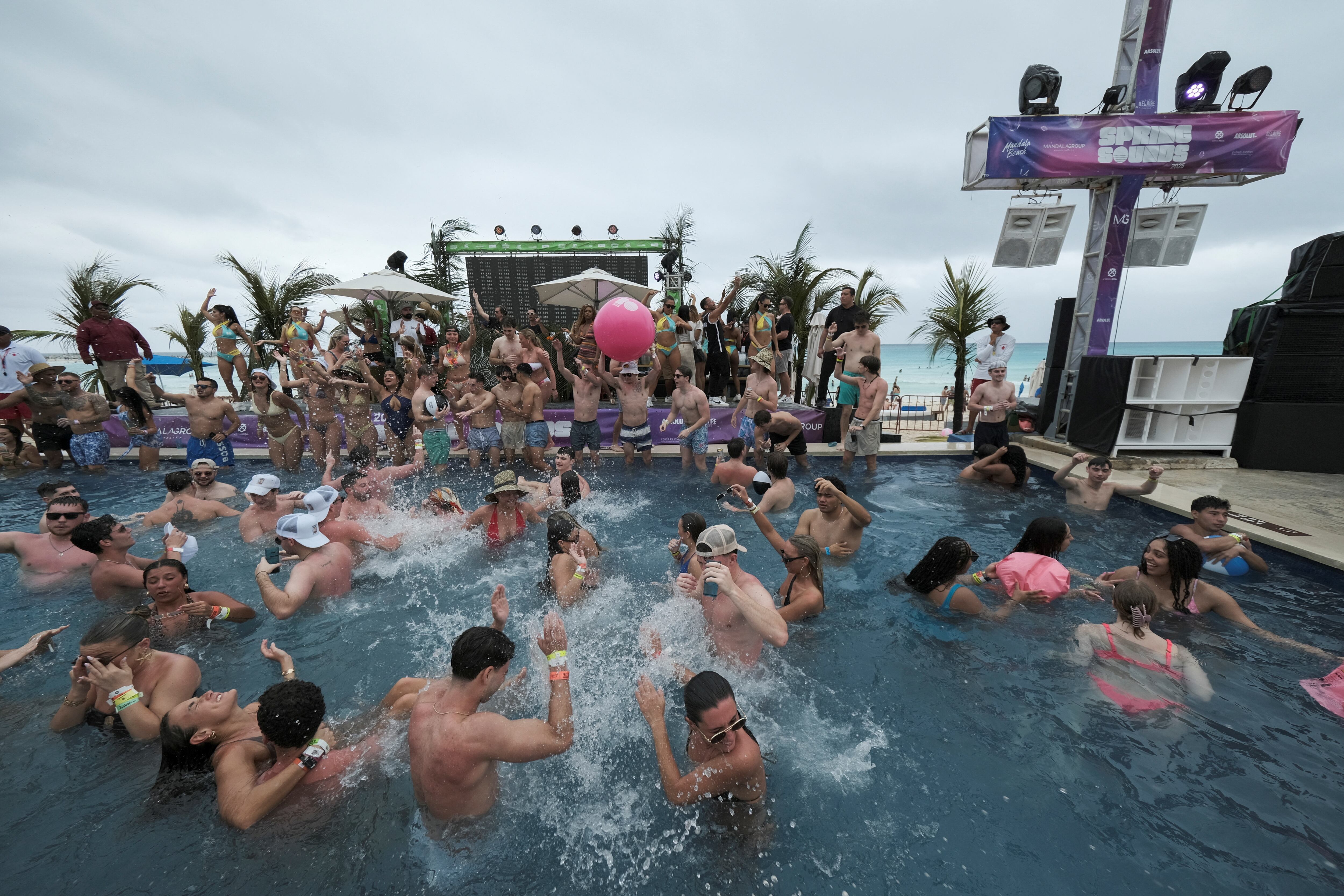 Spring Break 2026. REUTERS/Paola Chiomante