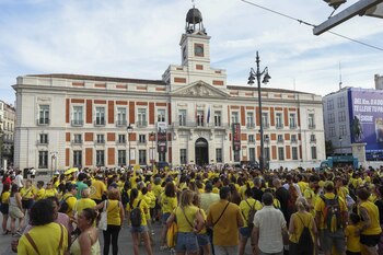 Las educadoras de la Plataforma Laboral de Escuelas Infantiles (PLEI) en una concentración en Sol. (Kiko Huesca/EFE)