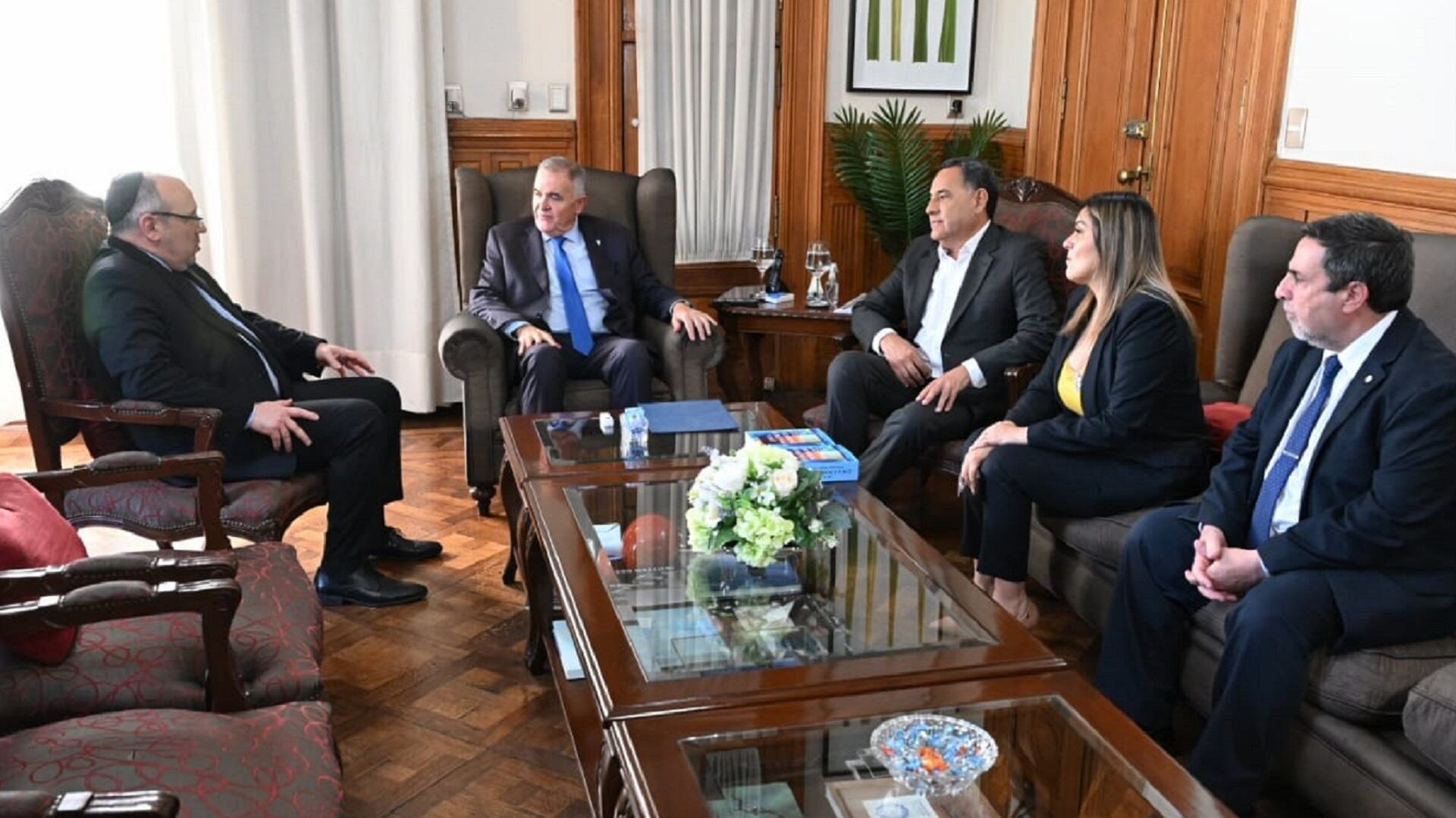 Diálogo con el Gobernador y Ministros sobre el rol de la ética y la religión en las políticas públicas.