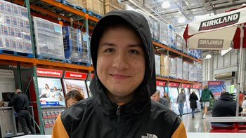 Un joven con autismo sale