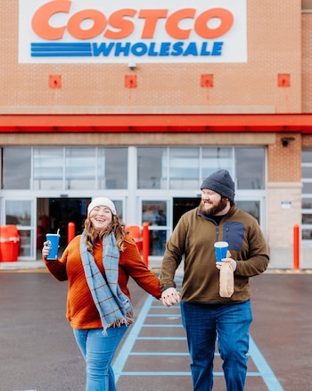Para esta fecha especial, la tienda aconsejó consultar el localizador de almacenes en su sitio web para verificar horarios exactos y particulares de cada sucursal, debido a que pueden haber variaciones menores por ubicación. Foto: Instagram @costco