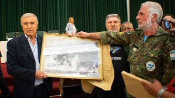 Aguad junto a ex combatientes