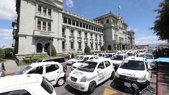 Los taxistas anuncian una caravana en la Ciudad de Guatemala por el alza de los combustibles