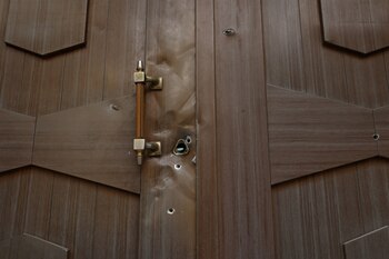 Balazos en la puerta de