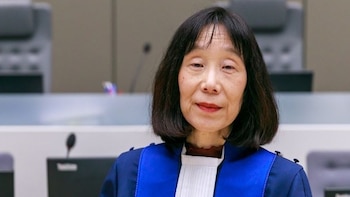 Washington sancionó a la presidenta de la CPI, Tomoko Akane, y al abogado Abdoulaye Seye dentro de la política de Donald Trump contra integrantes del tribunal.