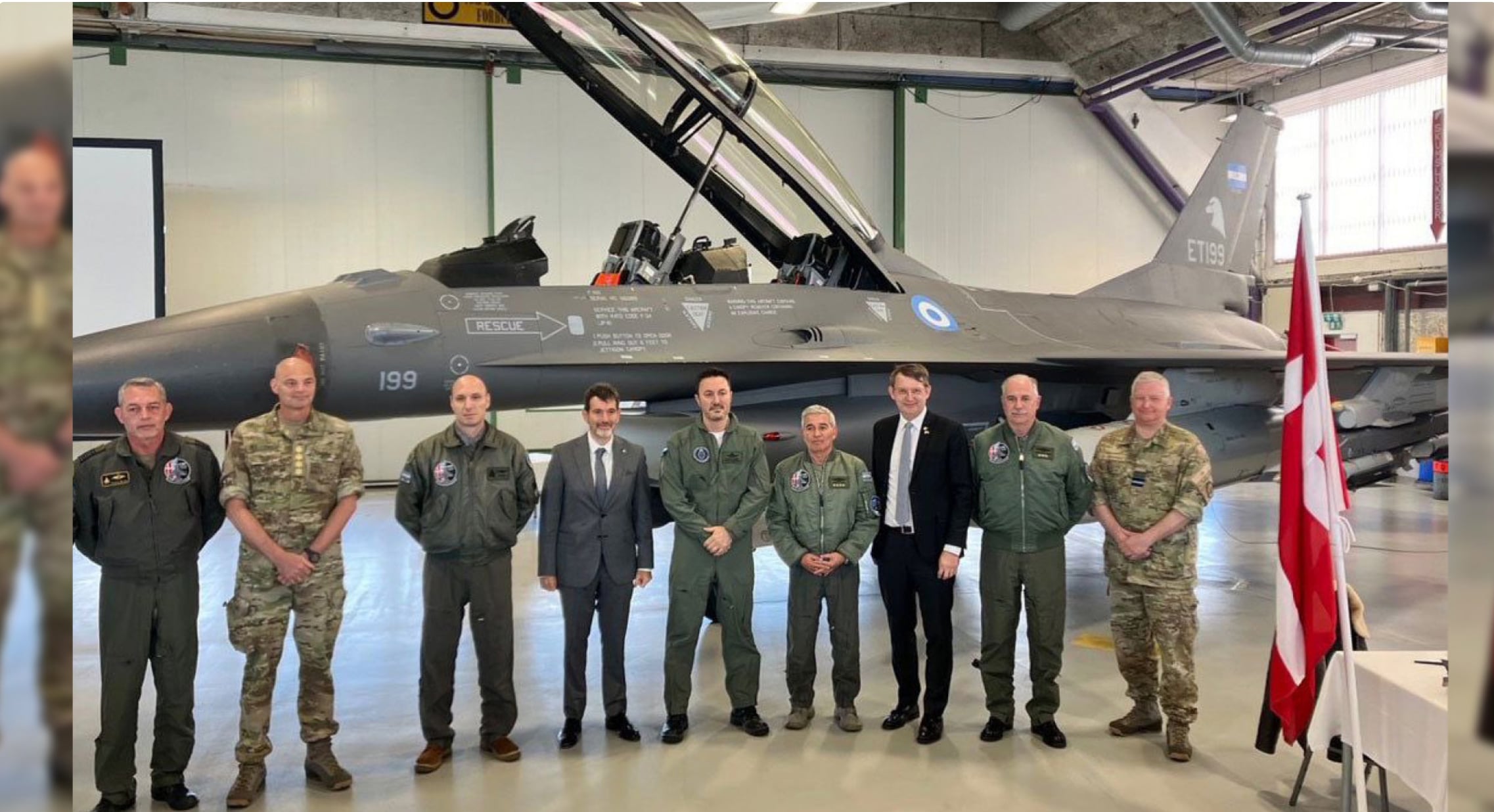 El ex ministro de Defensa Petri encabezó en Dinamarca la firma del acuerdo por la compra de 24 F-16