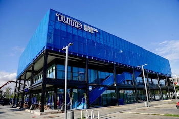 TUMO es un modelo educativo internacional nacido en Armenia, diseñado para acercar a jóvenes de 12 a 18 años a la tecnología y disciplinas creativas