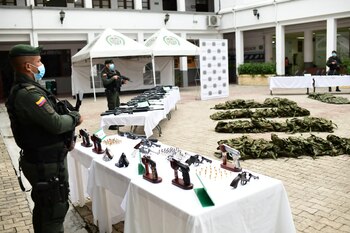 Incautan arsenal del Clan del