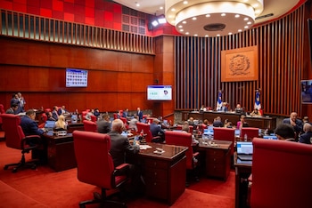 La modificación de la ley orgánica de la Policía Nacional obtuvo 24 votos de 27 senadores presentes tras un informe favorable de comisión incorporado durante la sesión. (Foto: Senado de la República Dominicana)