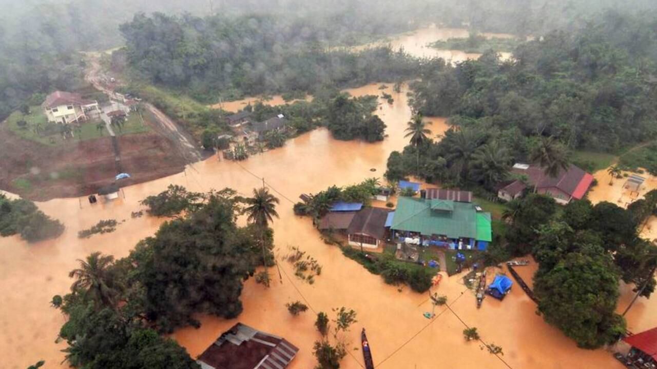 El riesgo de colapso en la represa Wahiawa llevó a la evacuación urgente de miles de residentes en Oahu, Hawái, tras lluvias históricas. (Reuters)