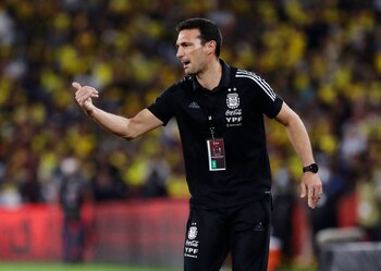 Soccer Football - World Cup - South American Qualifiers - Ecuador v Argentina - Estadio Monumental Banco Pichincha, Guayaquil, Ecuador - March 29, 2022 Argentina coach Lionel Scaloni reacts Pool via REUTERS/Franklin Jacome