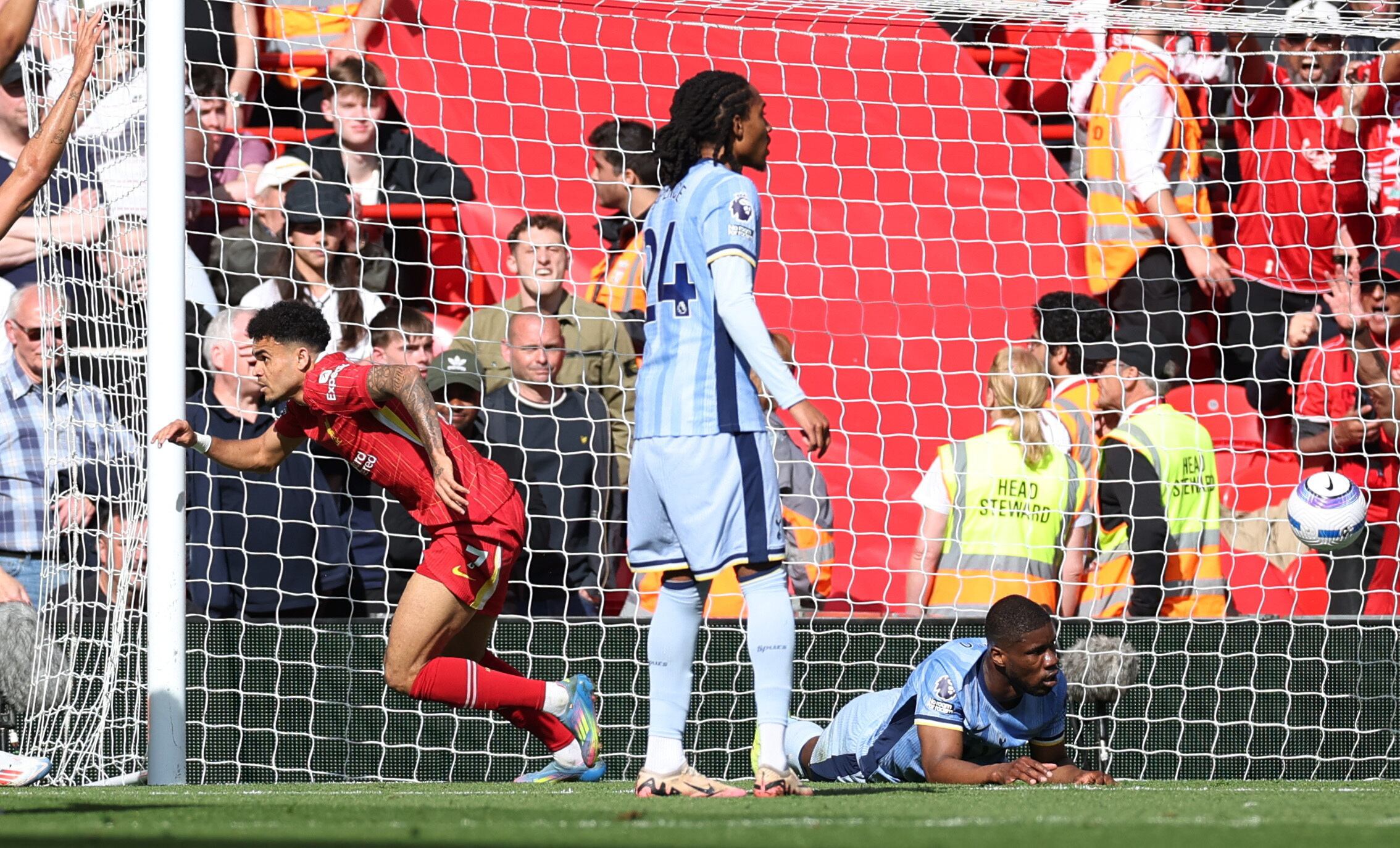 Luis Díaz enrutó la victoria del Liverpool en contra de Tottenham - crédito Phil Noble/REUTERS