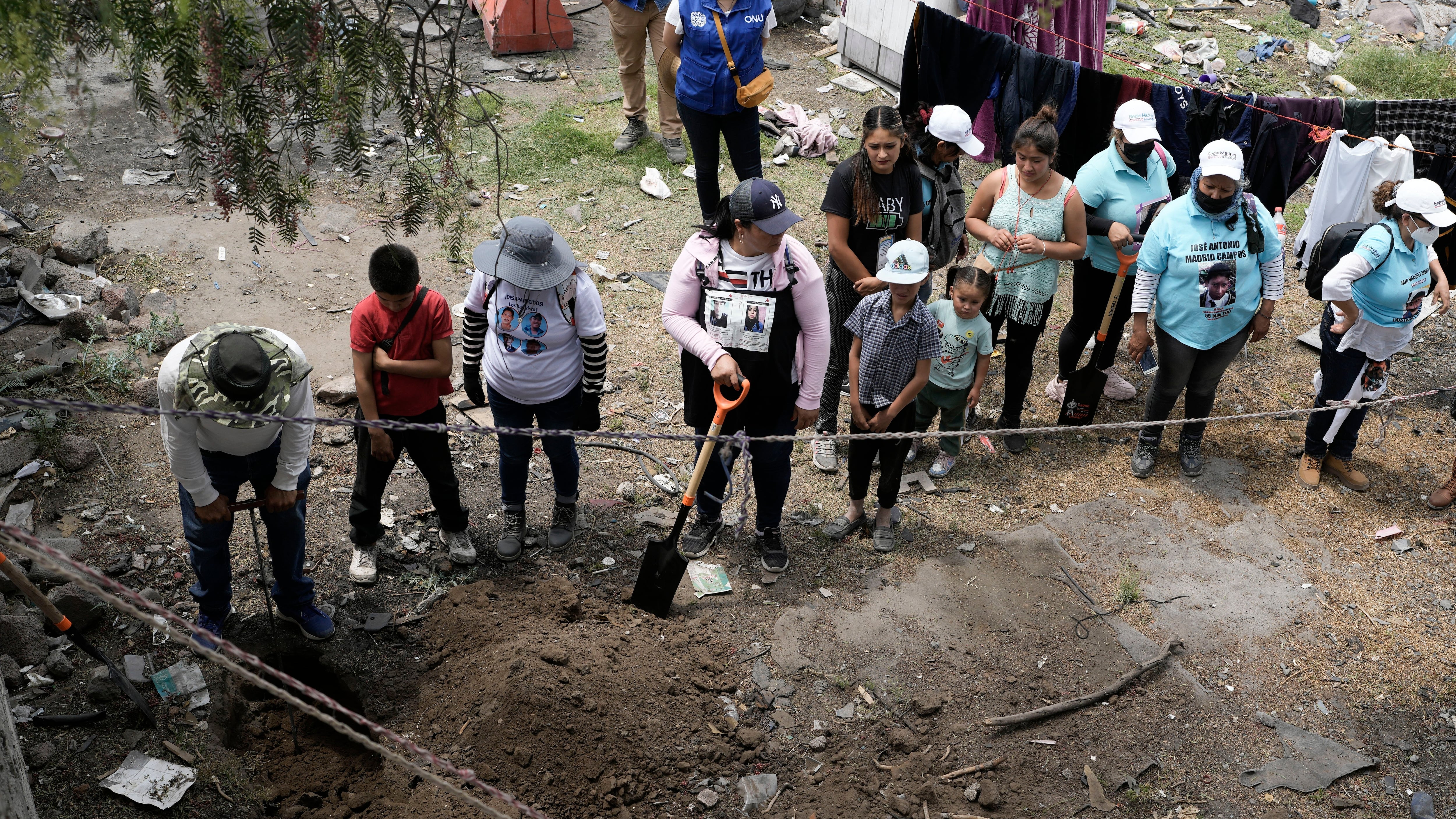 El asesinato de Ramiro Sánchez Cortés, delegado municipal suplente de Portezuelo de Santa Cruz, sacude a la comunidad me’phaa en Guerrero. (AP Foto/Marco Ugarte)
