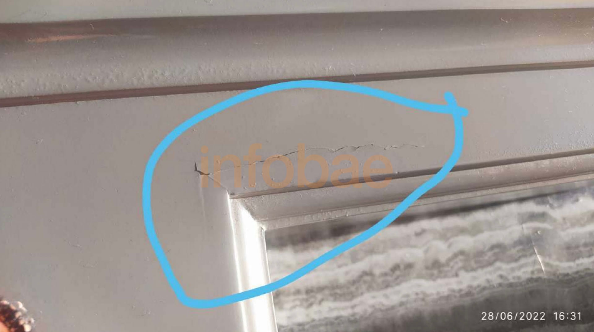 La compradora denunció que la mesa tenía pintura levantada, grietas, torsiones y fallas de ensamblado. (Poder Judicial)