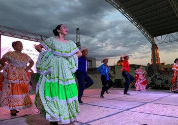 A través del movimiento, los