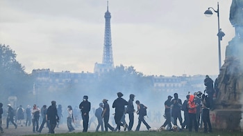 Al menos 166 detenidos hasta las 12.00 horas en las protestas contra el coste de la vida en Francia