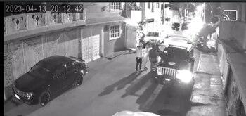 Familiares de la joven, tras