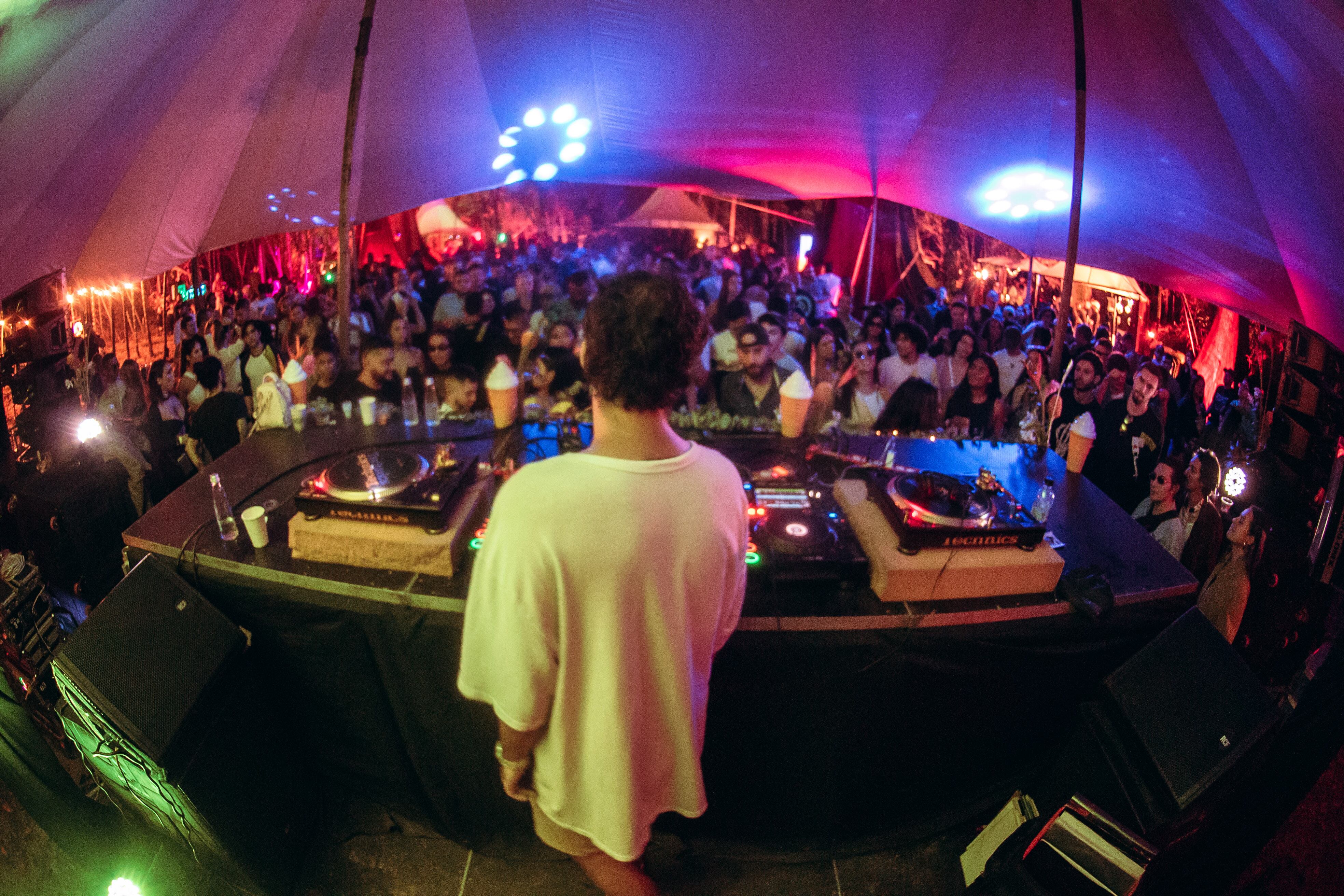 Las búsquedas de la palabra tardeo en Google alcanzaron un máximo histórico en 2025. (Cristian Hurtado/cortesía La Divina)