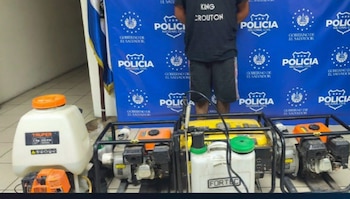 La rápida reacción de la Policía Nacional Civil de El Salvador permitió identificar al presunto responsable del robo en una bodega de La Libertad Oeste. (Foto cortesía PNC)