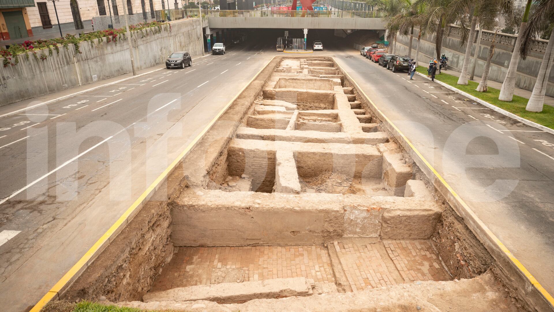 A escasos metros del arco se halló la estructura del Molino de Aliaga, un molino hidráulico del siglo XVI impulsado por el canal de Huatica. (PROLIMA)