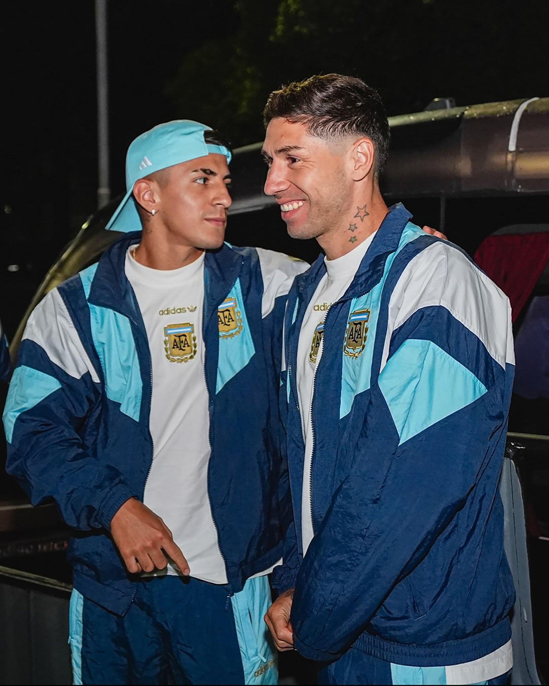 Thiago Almada y Montiel en su arribo al país (@tatografias)