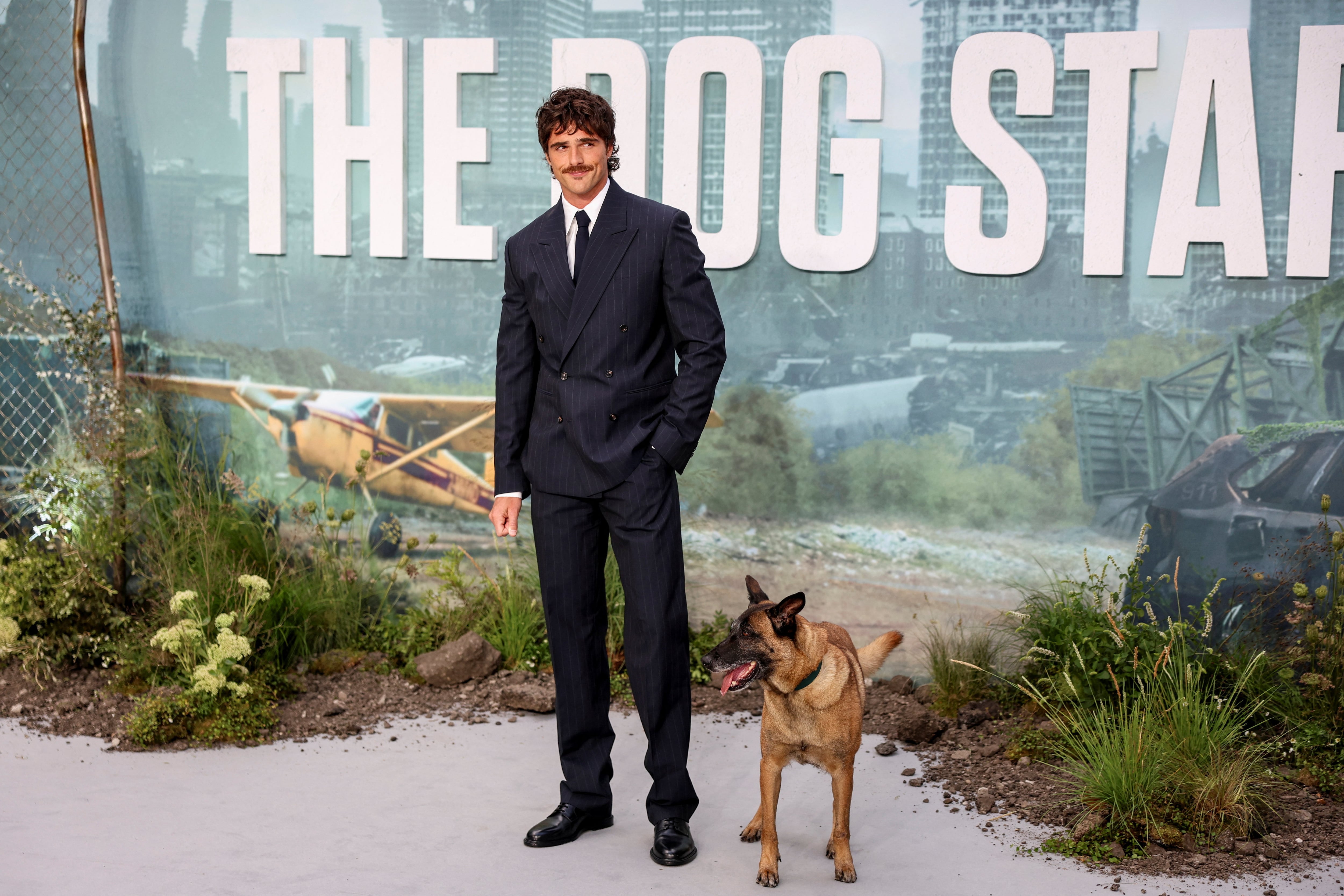 “The Dog Stars” transcurre en Colorado después de una pandemia de gripe y sigue la supervivencia de Hig, Jasper y Bangley (REUTERS)