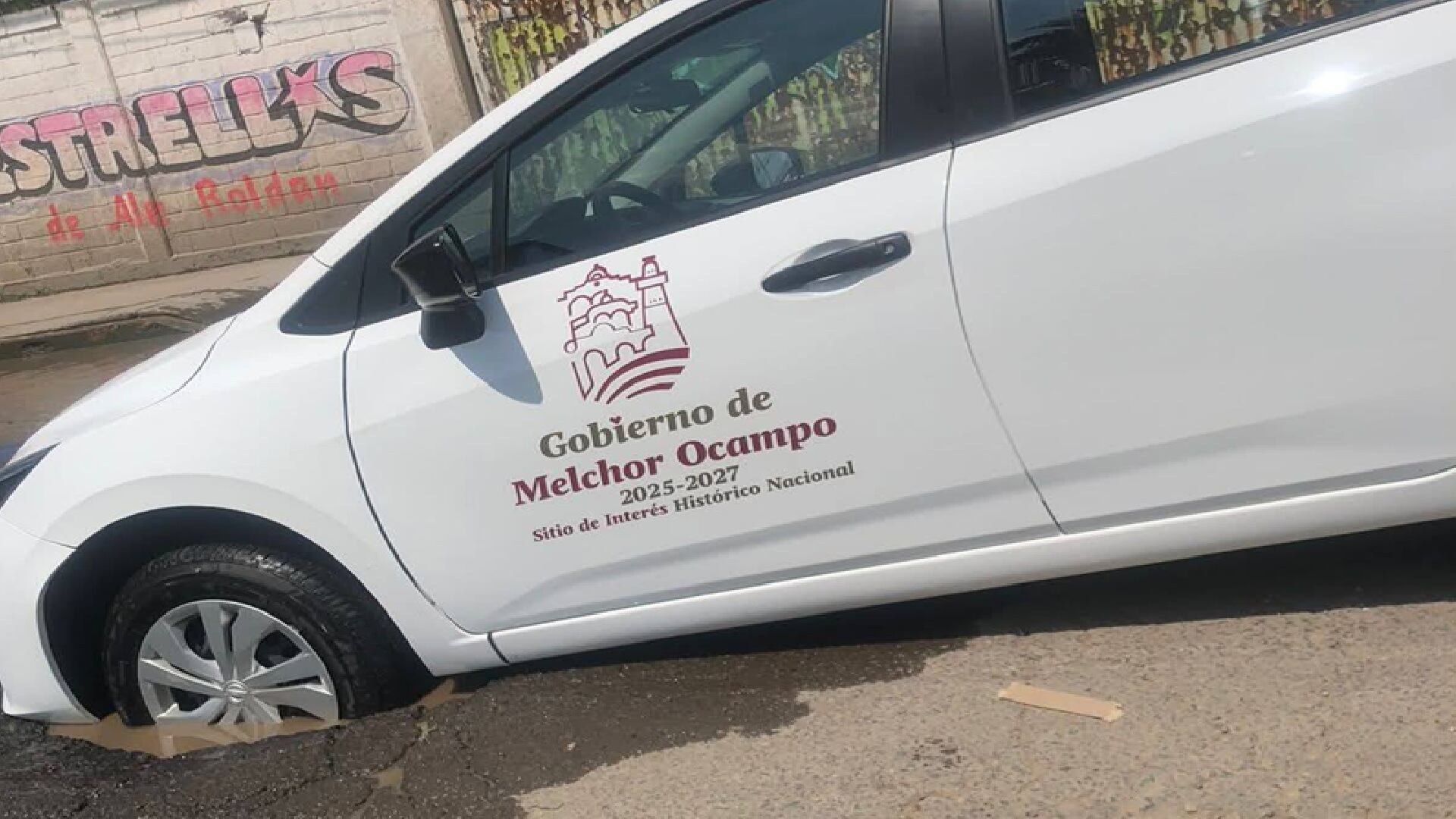 Bache afecta a carro utilitario del municipio mexiquense de Melchor Ocampo (especial)