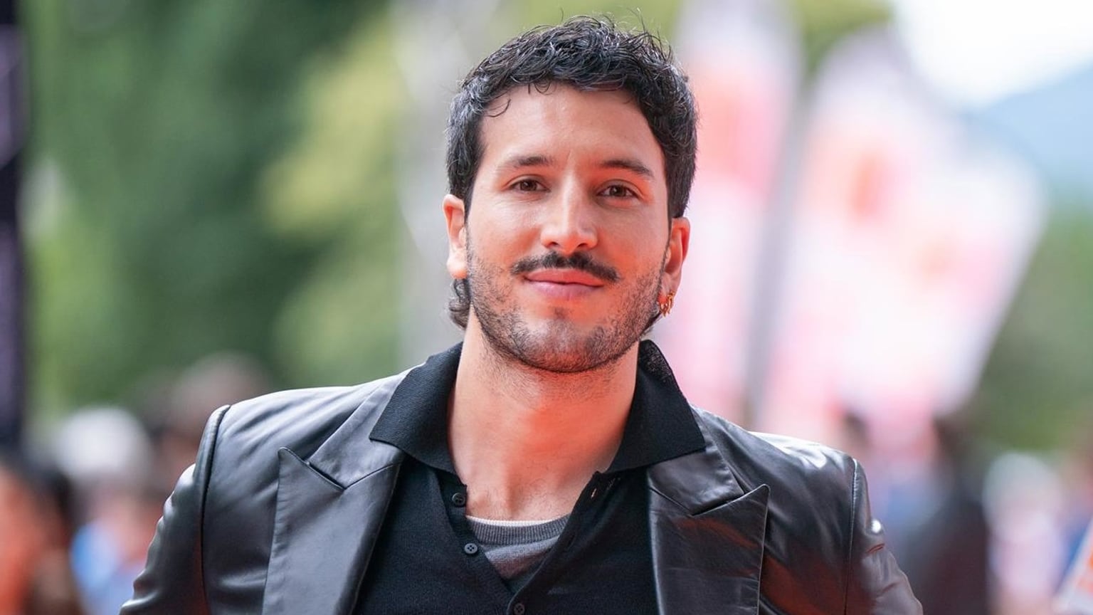 Sebastián Yatra fue el tema de conversación en una entrevista de los hermanos Montaner - crédito Europa Press