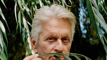 Ignora las groserías. ¿Podría Michael Douglas estarse ablandando?