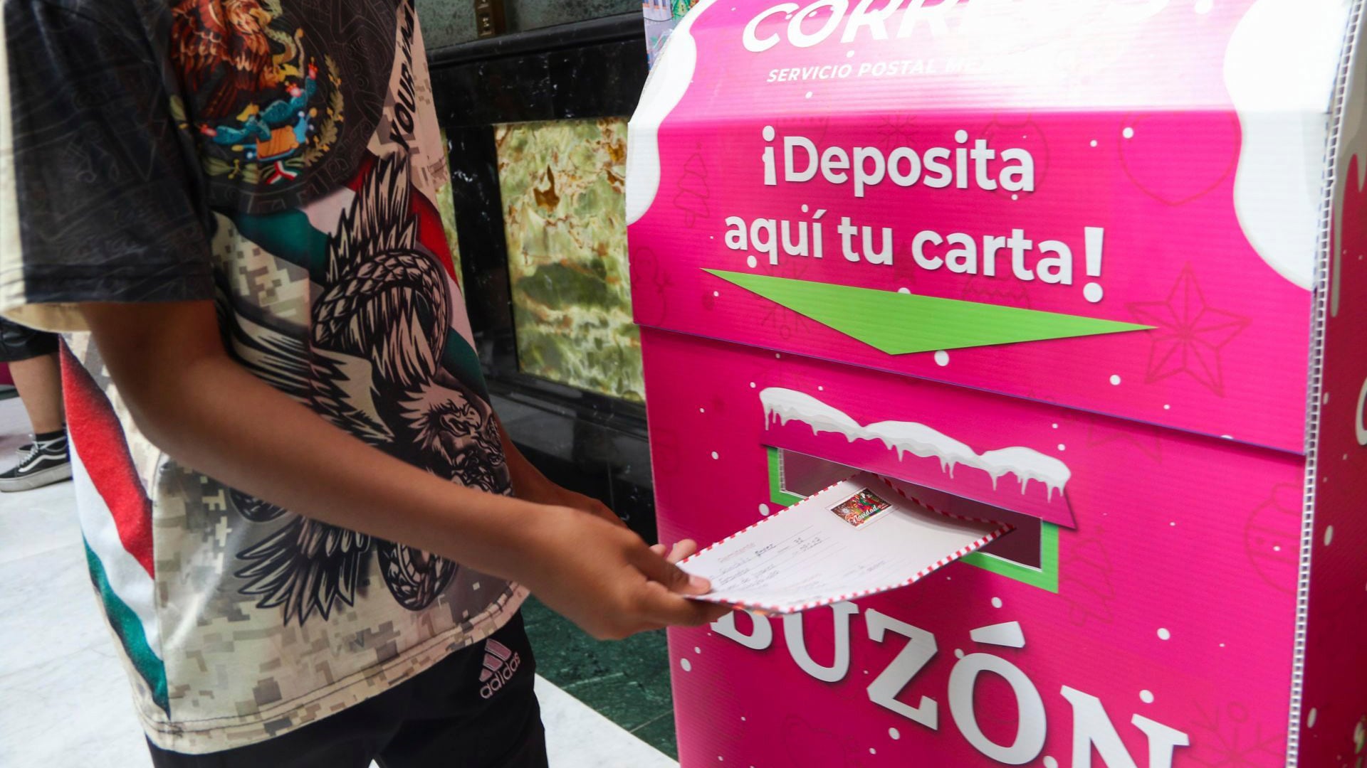 El nuevo esquema de paquetería limita el valor máximo de cada envío a 800 dólares y el peso a 20 kilogramos. Créditos: Cuartoscuro