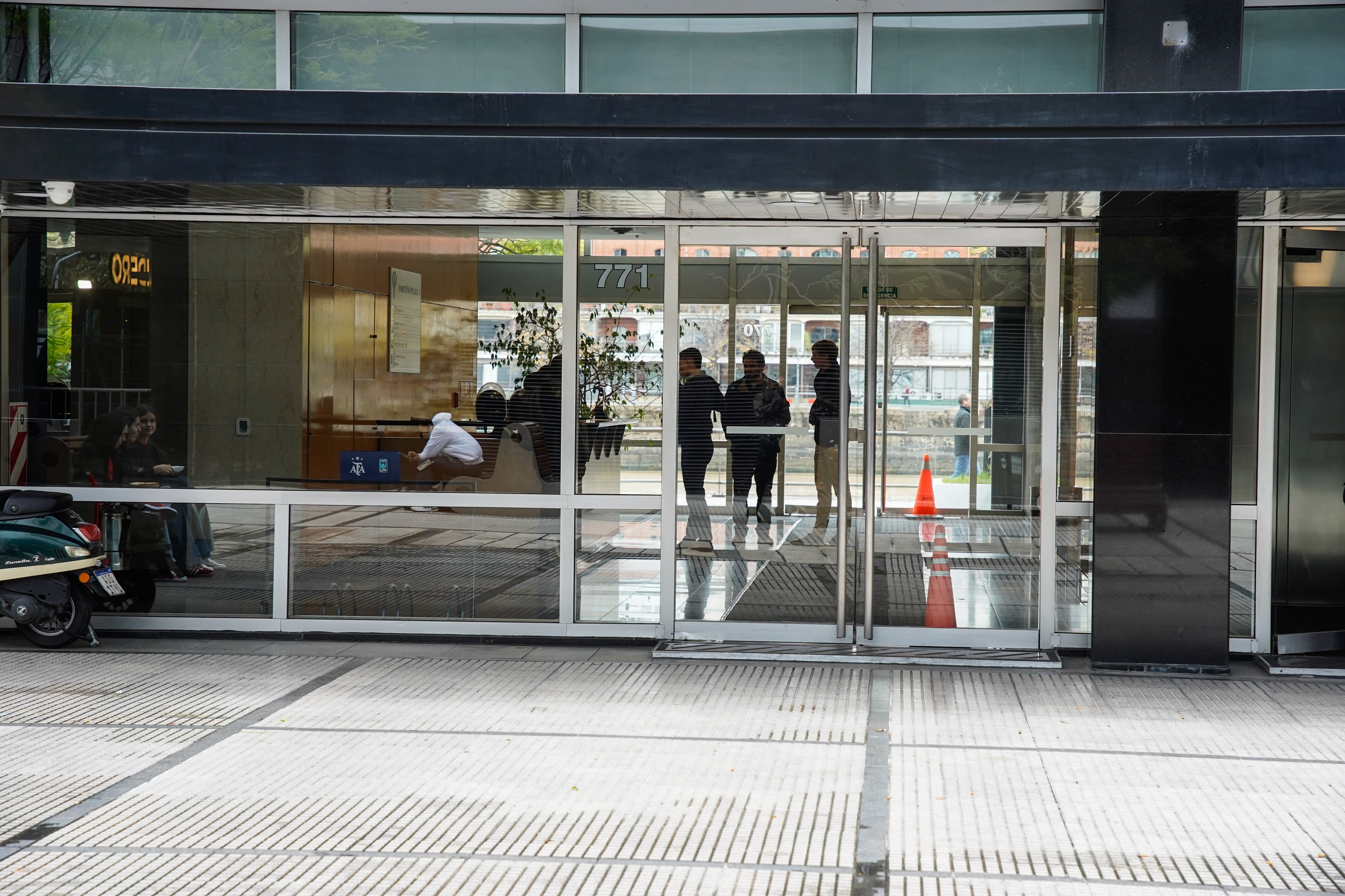 El personal de la Inspección General de Justicia se presentó en la sede de la Superliga