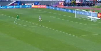 El insólito gol errado en Rumania