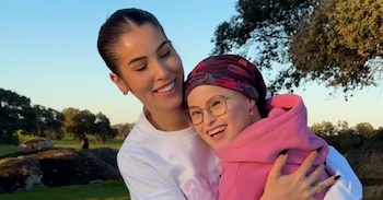 La 'influencer' Sara Cisneros junto