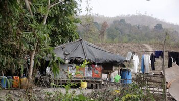 Junta birmana envía a Tailandia un avión para recoger a huidos tras perder urbe limitrofe