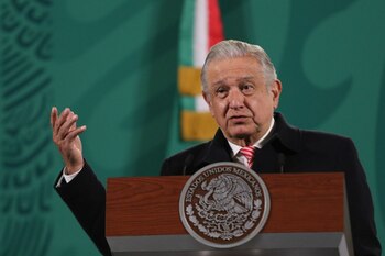 El presidente AMLO percibe un