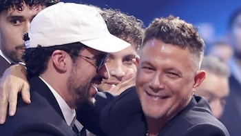 Alejandro Sanz (derecha) y Bad