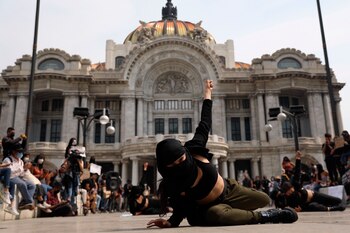 Con consignas, performance y carteles