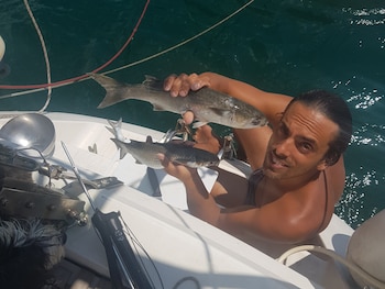 Dos veces por semana pescan